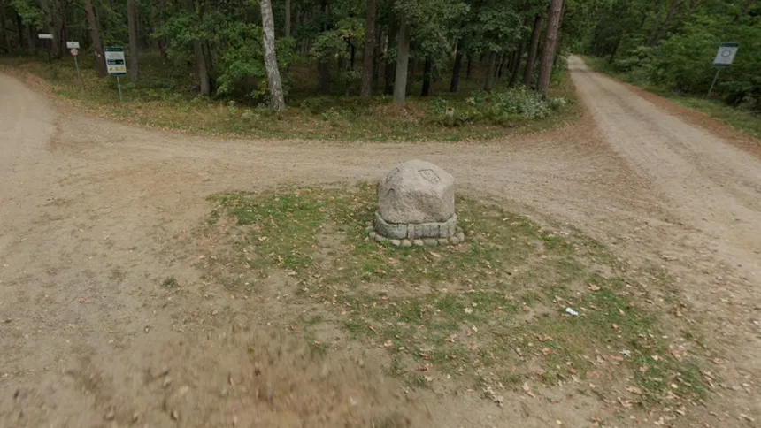 rójstyk województw mazowieckiego, kujawsko-pomorskiego i warmińsko-mazurskiego znajduje się w sercu lasów Górznieńsko-Lidzbarskiego Parku Krajobrazowego